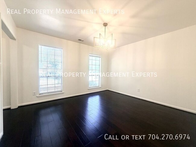 Building Photo - 8509 Golf Ridge Dr