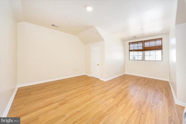 Building Photo - 12121 Amber Ridge Cir