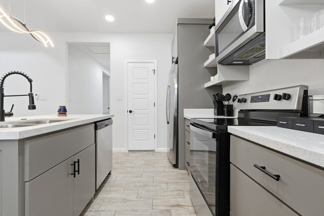 Building Photo - 1809 Pease St