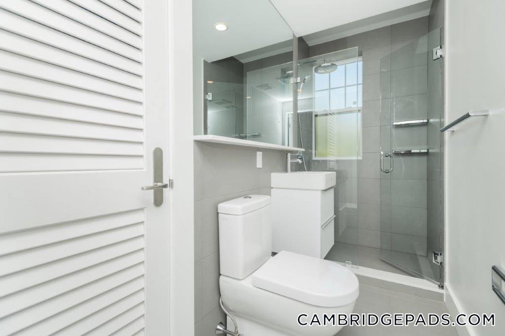 Building Photo - 19A Forest St