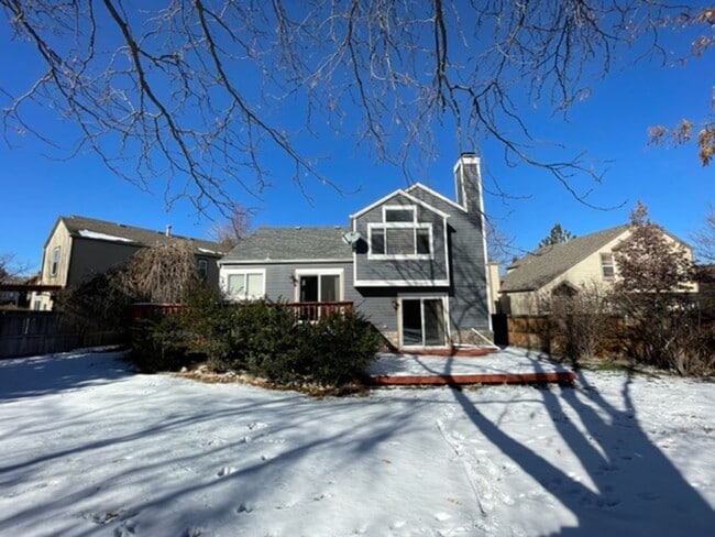 Building Photo - Stratford Lake 4-Level