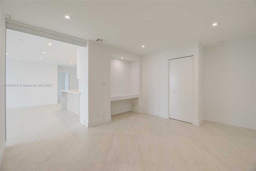 Building Photo - 201 Crandon Blvd
