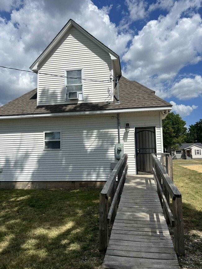 Building Photo - Charming 3-Bedroom, 2-Bathroom Two-Story H...
