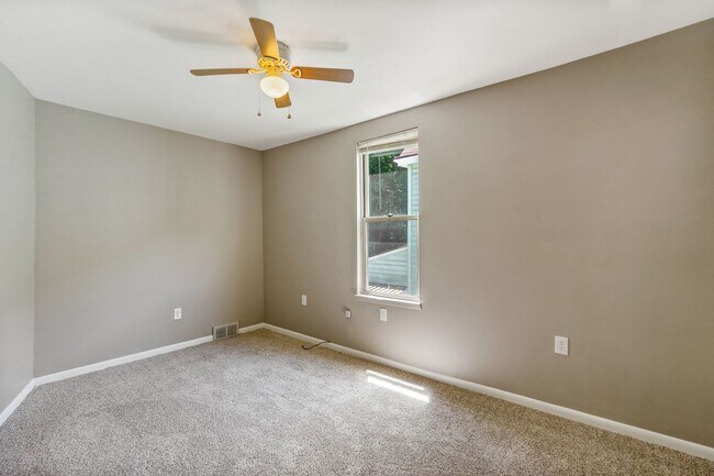Building Photo - 1231 Adon St