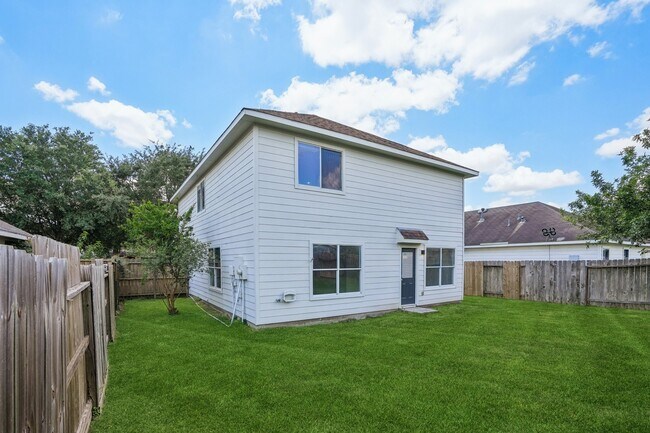 Building Photo - 4419 Crossvine Ave