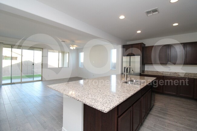 Building Photo - 23034 E Via Del Sol