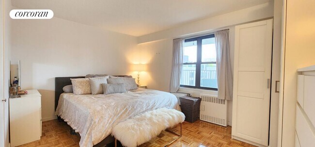 Building Photo - 175 W 90th St