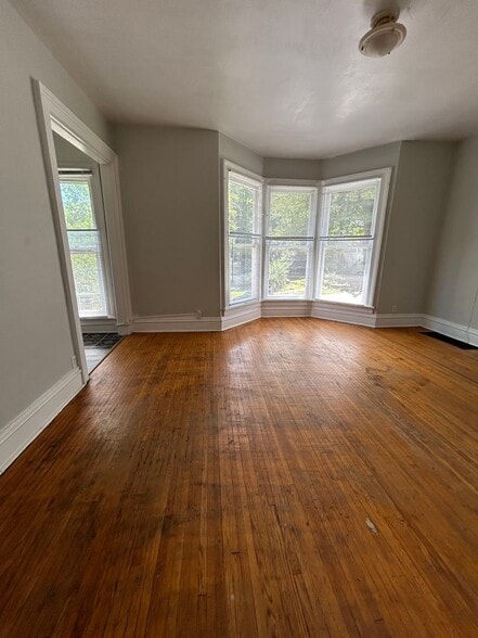 Building Photo - 212 Tinkler St