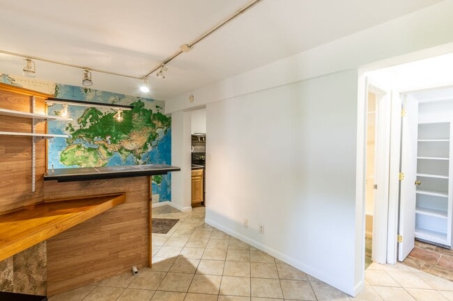 Building Photo - Cedars Court