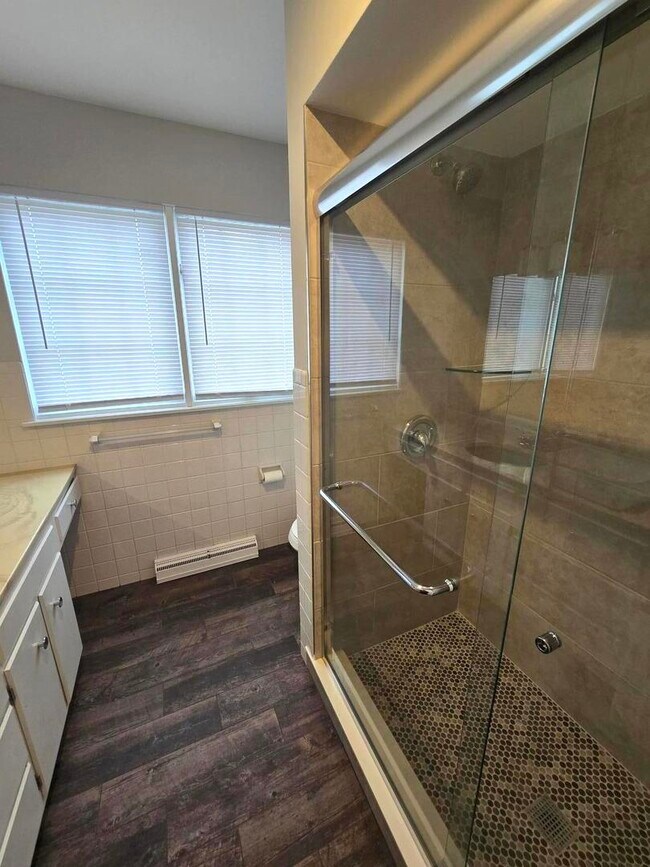 Building Photo - 714 N Bridge St