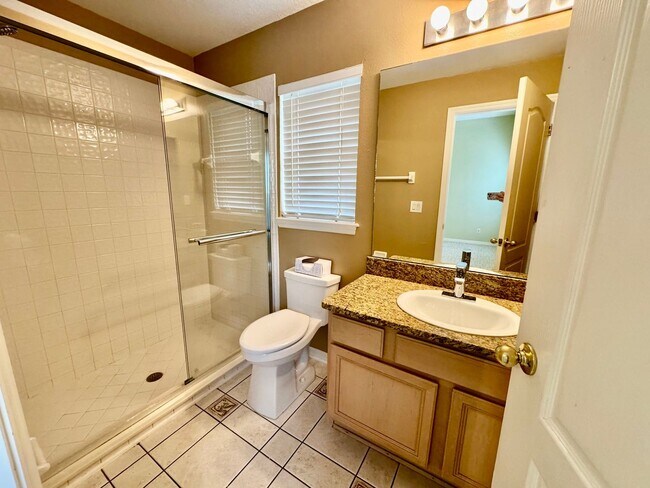 Building Photo - IMMACULATE 2 Bedroom / 2 Bathroom in Count...