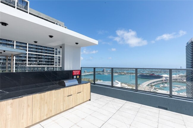 Building Photo - 121 NE 5th St