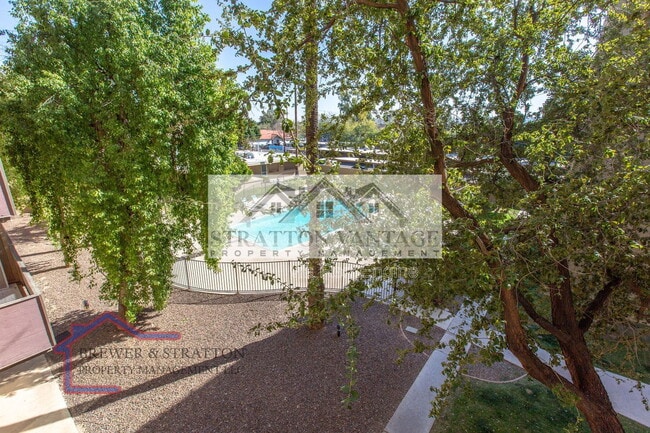 Building Photo - 351 E Thomas Rd