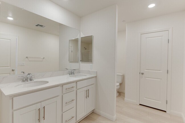 Building Photo - SPACIOUS 4BEDROOM 3BATH HOME IN INSPIRADA