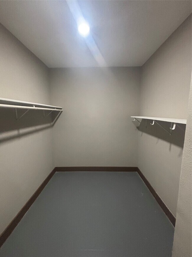 Building Photo - 9480 Plum Grove Rd