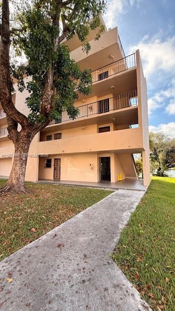 Building Photo - 8895 Fontainebleau Blvd