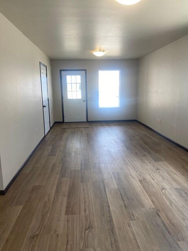 Building Photo - 5 BED | 2 BATH | DOUBLE GARAGE | RAPID VALLEY