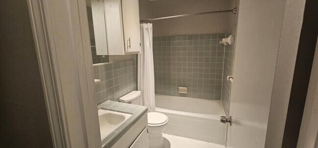 Building Photo - 1932 W Decker Ave