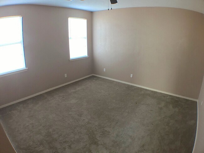 Building Photo - East El Paso 3bed/2bath Refrig A/C