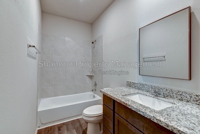 Building Photo - 407 E Avenue G