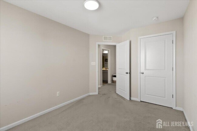 Building Photo - 905 Chalmers Ln