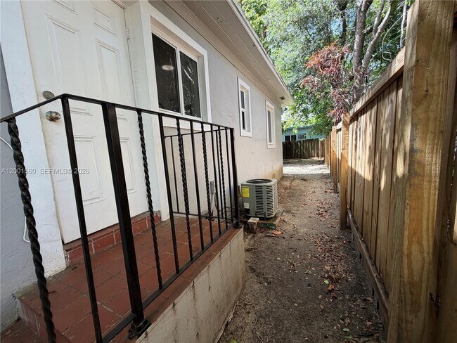 Building Photo - 7712 NE 1st Ct