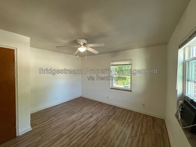 Building Photo - 68 Knecht Dr