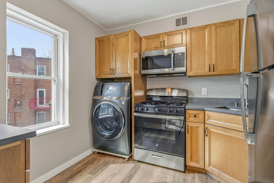 Building Photo - 24 Sherman Ter