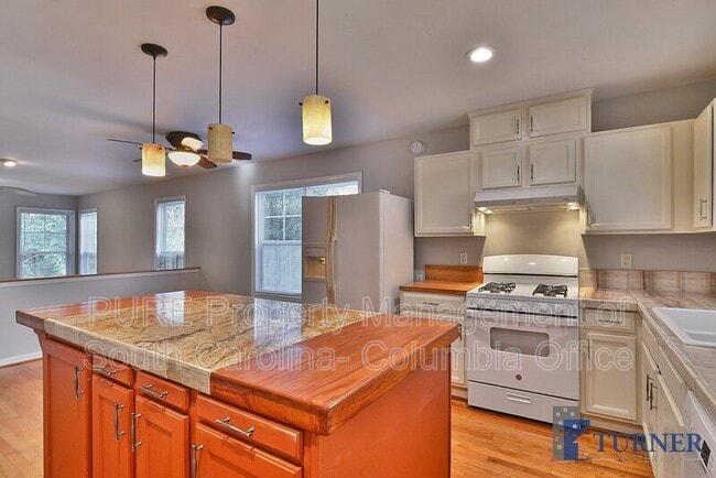 Building Photo - 801 Laurel Hill Ln