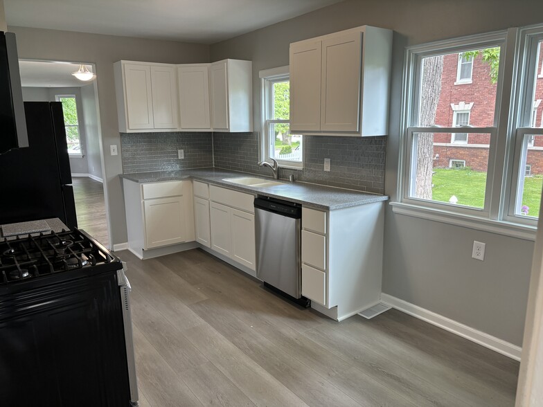Kitchen - 6015 5th Ave