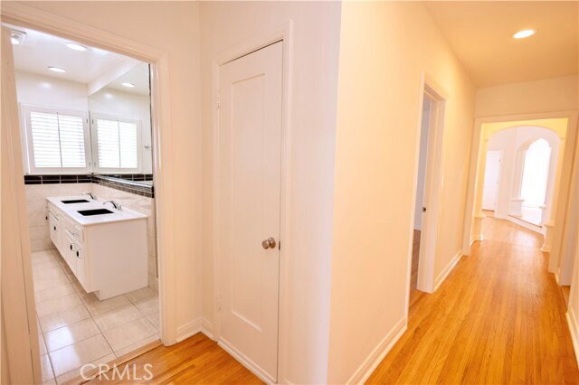 Building Photo - 446 S La Peer Dr
