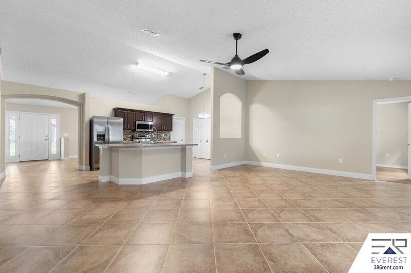 Building Photo - 242 Boulder Rock Dr