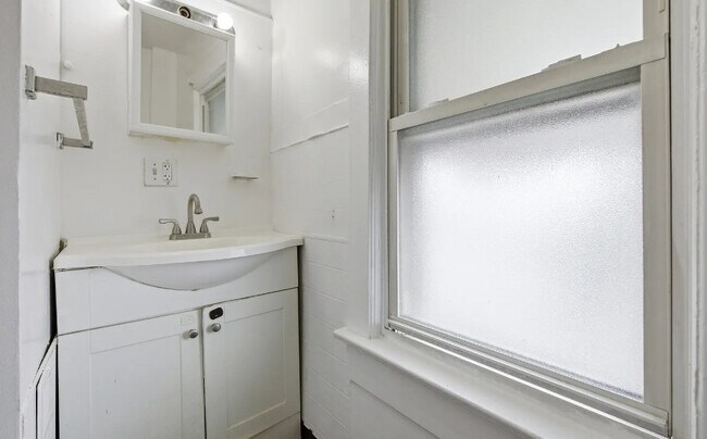 Building Photo - 691 La Follette St-