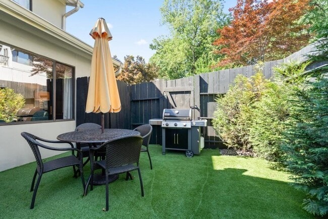 Building Photo - 3 Gilbert Trail NE