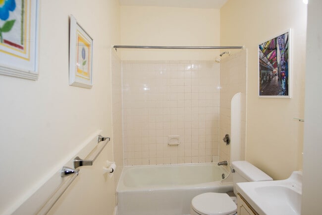 Building Photo - 97 Calumet St