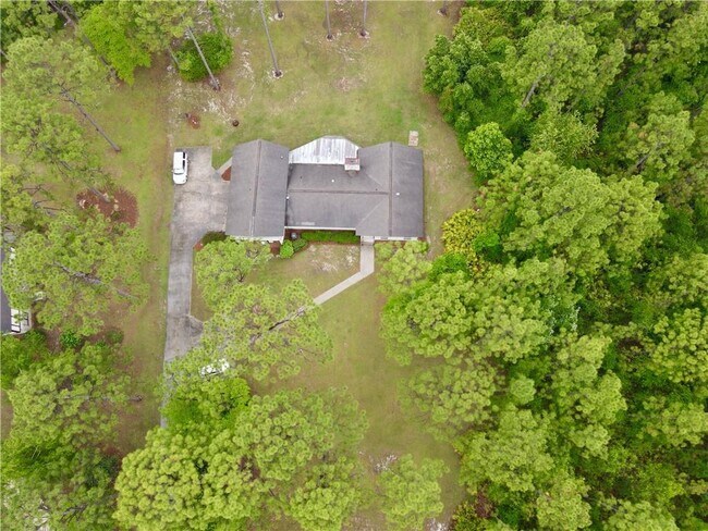Building Photo - 28 Pine Forest Dr W