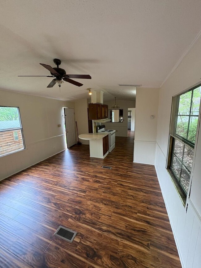 Building Photo - Nice 2 Bedroom in Candler