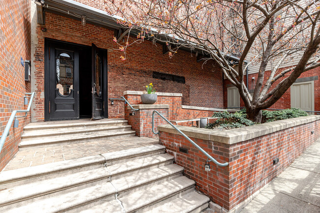 Building Photo - 222 Montgomery St