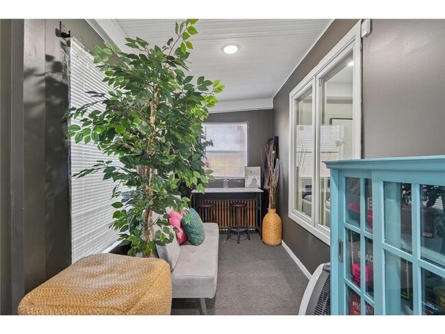 Building Photo - 884 Westminster St