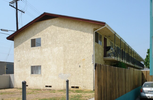 Primary Photo - 3771 Vinton Ave