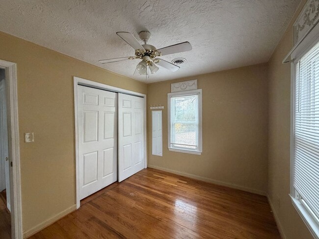 Building Photo - Salem Cottage