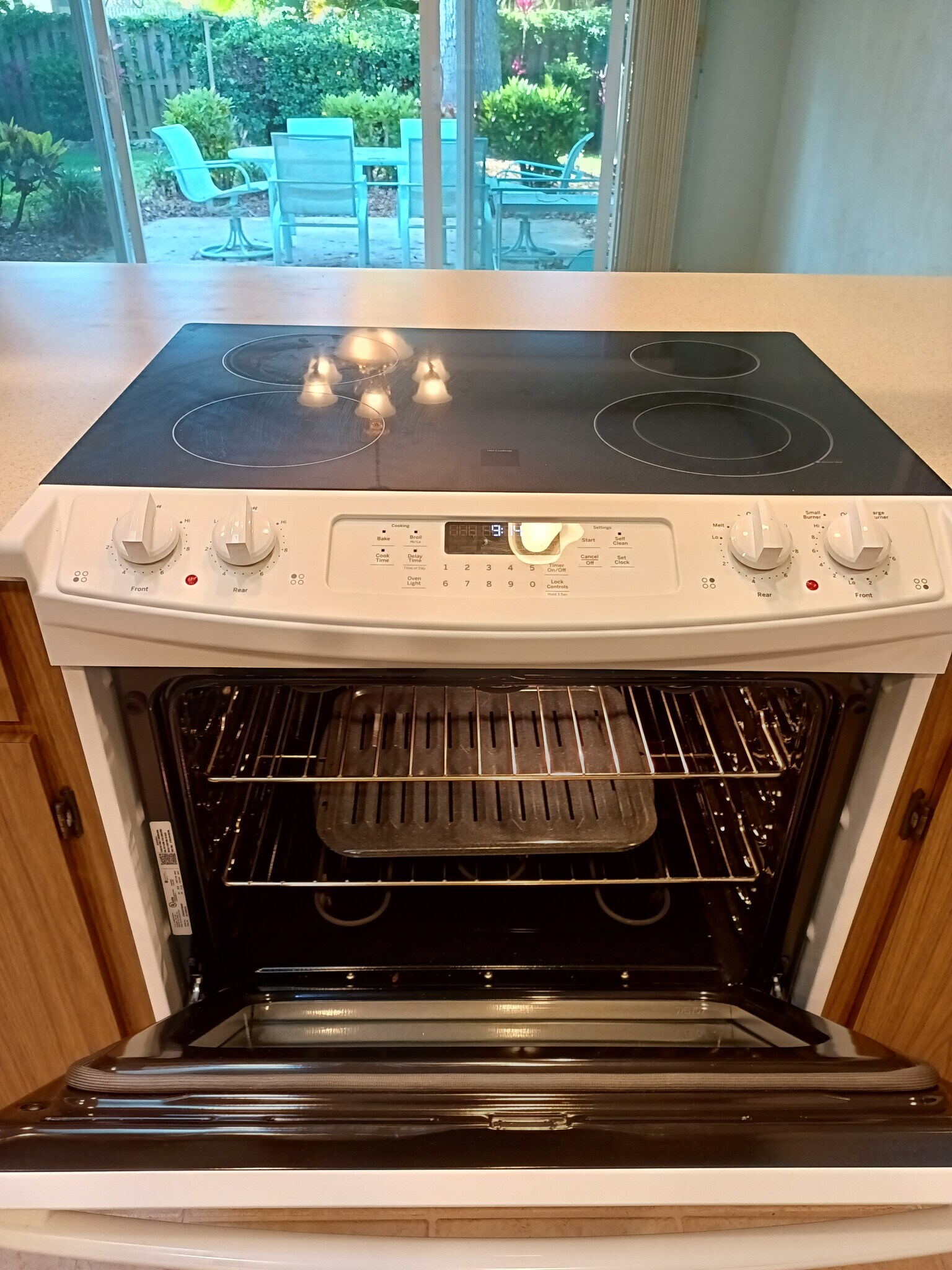 Built-in Range - 818 Hand Ave