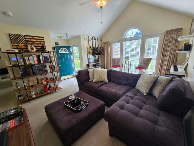 Building Photo - NEW LISTING!!!!!