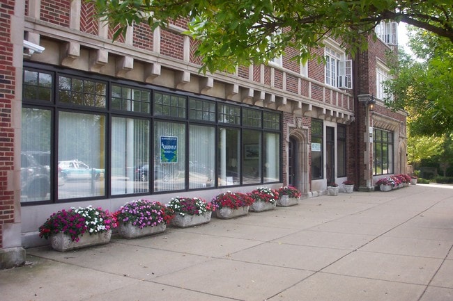 Exterior Photo - 460 Winnetka Ave.