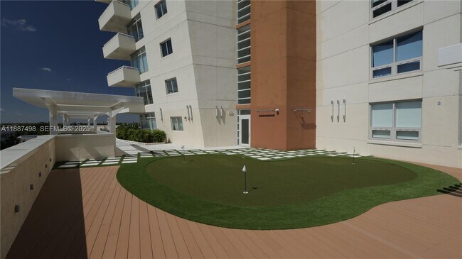 Building Photo - 3250 NE 1st Ave