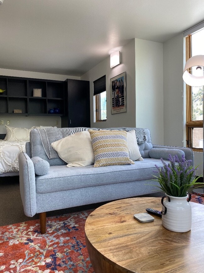 Building Photo - 420 US-89