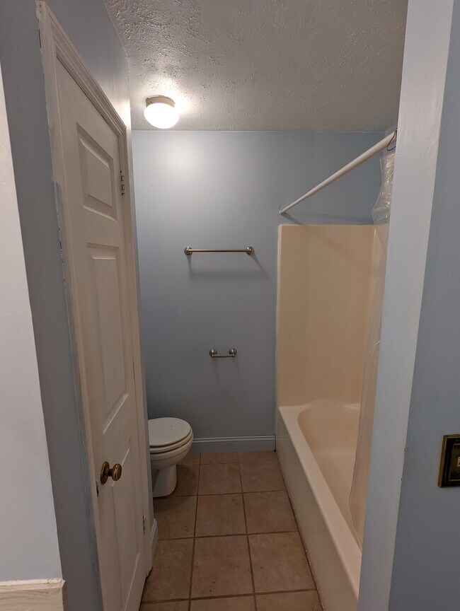 Building Photo - 215 Hickory Forge Dr