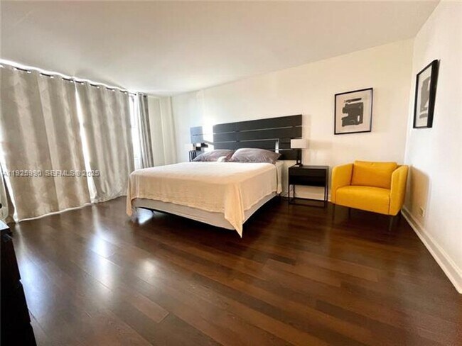 Building Photo - 10101 E Bay Harbor Dr