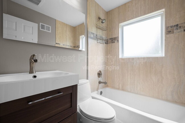 Building Photo - 438 Bush Dr