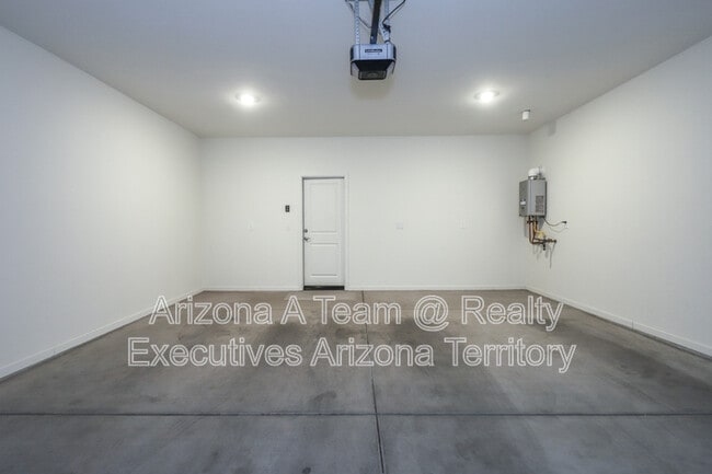 Building Photo - 4882 E Greenway Wash Dr